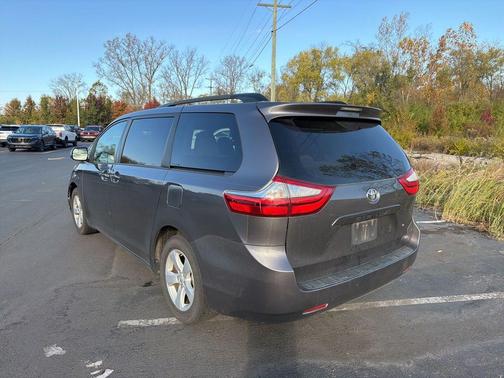 2015 Toyota Sienna LE