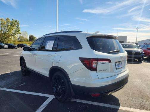 2022 Honda Pilot AWD Black Edition