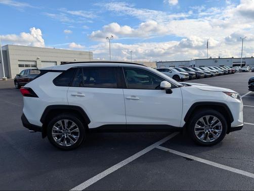 2019 Toyota RAV4 XLE Premium