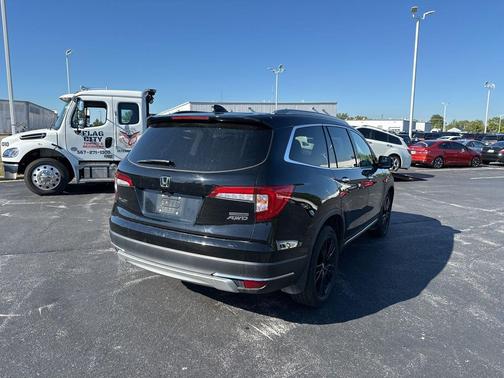 2022 Honda Pilot Touring 8-Passenger