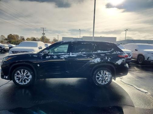 2022 Toyota Highlander Hybrid Limited