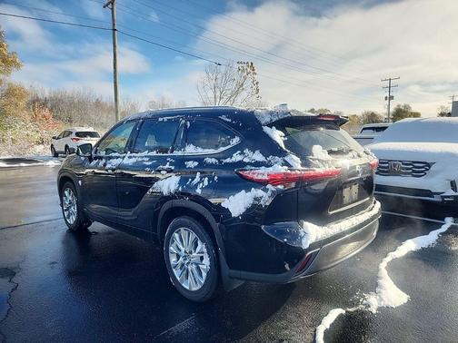 2022 Toyota Highlander Hybrid Limited