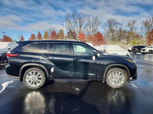 2022 Toyota Highlander Hybrid Limited