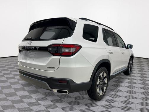Platinum 2026 Honda Pilot Touring 8-Passenger