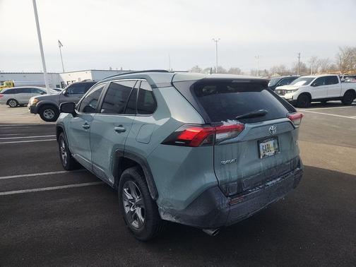 2022 Toyota RAV4 XLE