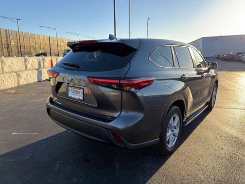 2023 Toyota Highlander Hybrid LE