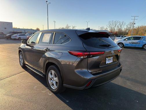 2023 Toyota Highlander Hybrid LE
