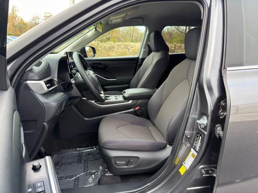 2023 Toyota Highlander Hybrid LE