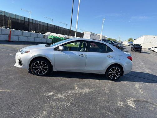 Classic Silver Metallic 2017 Toyota Corolla SE