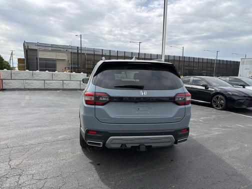 Gray 2024 Honda Pilot Touring 8-Passenger
