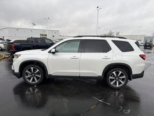 2025 Honda Pilot Touring 8-Passenger