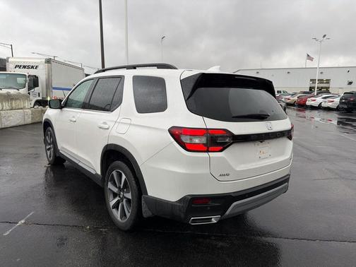 2025 Honda Pilot Touring 8-Passenger