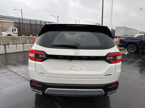 2025 Honda Pilot Touring 8-Passenger