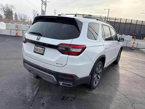 2023 Honda Pilot AWD Elite