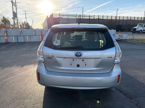 2012 Toyota Prius v Two