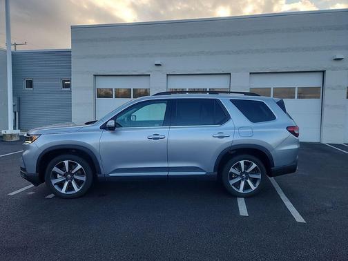 2024 Honda Pilot Touring 8-Passenger