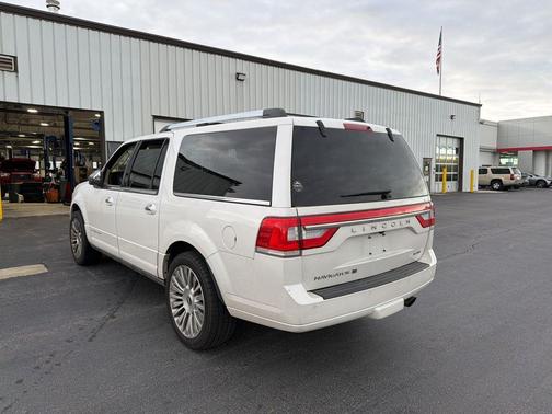2015 Lincoln Navigator Base