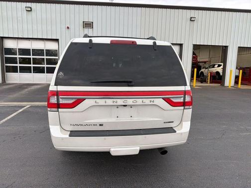 2015 Lincoln Navigator Base