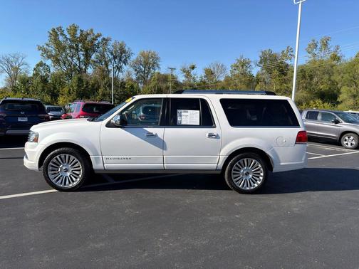 2015 Lincoln Navigator Base