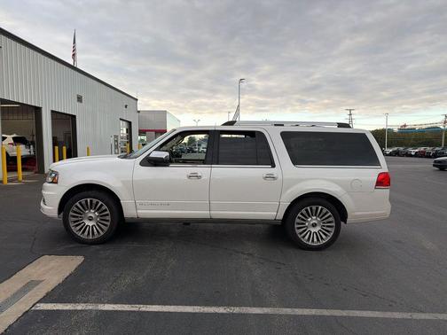 2015 Lincoln Navigator Base