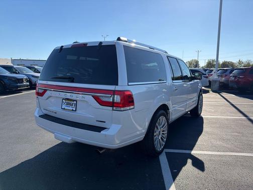 2015 Lincoln Navigator Base