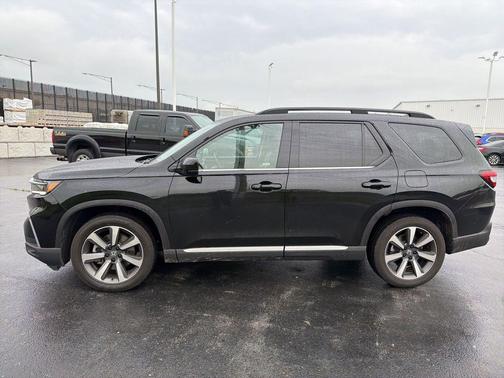 Crystal Black Pearl 2024 Honda Pilot Elite