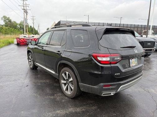 Crystal Black Pearl 2024 Honda Pilot Elite