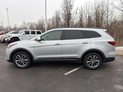 2017 Hyundai SANTA FE SE