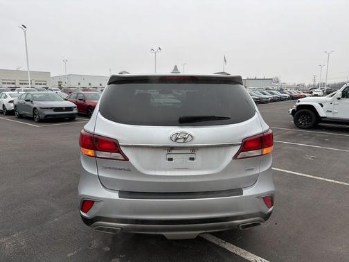 2017 Hyundai SANTA FE SE