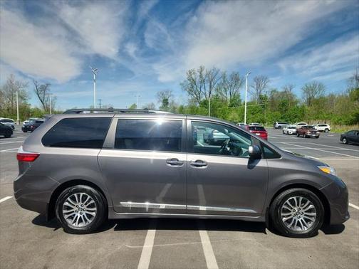 2018 Toyota Sienna XLE Premium