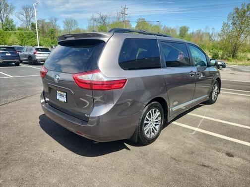 2018 Toyota Sienna XLE Premium