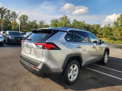 2021 Toyota RAV4 Hybrid XLE