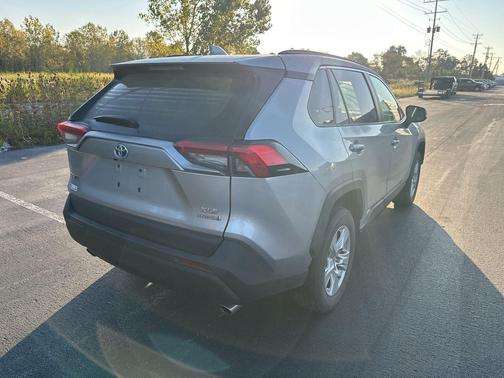 2021 Toyota RAV4 Hybrid XLE