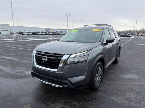 2023 Nissan Pathfinder SL 4WD