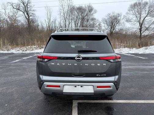 2023 Nissan Pathfinder SL 4WD