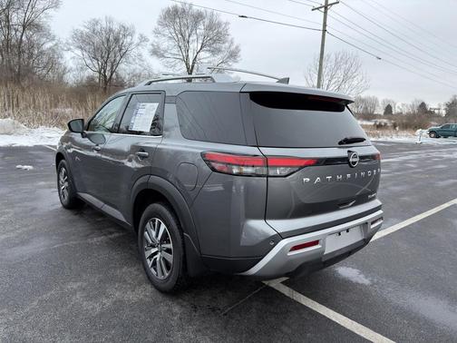 2023 Nissan Pathfinder SL 4WD
