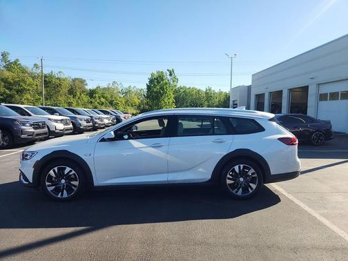 White Frost Tricoat 2019 Buick Regal TourX AWD Essence