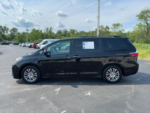 2020 Toyota Sienna XLE
