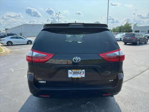 2020 Toyota Sienna XLE