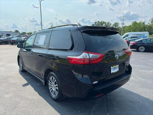 2020 Toyota Sienna XLE