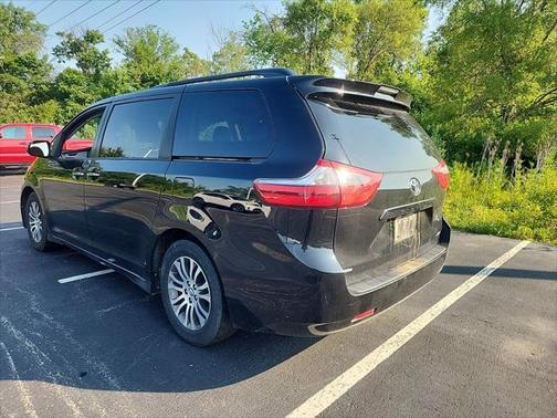 2020 Toyota Sienna XLE