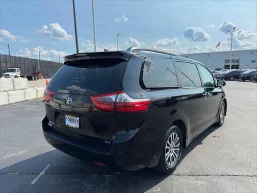 2020 Toyota Sienna XLE