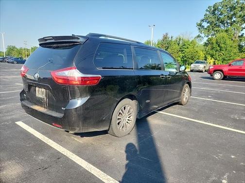 2020 Toyota Sienna XLE