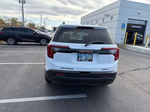 2022 GMC Acadia AWD SLT