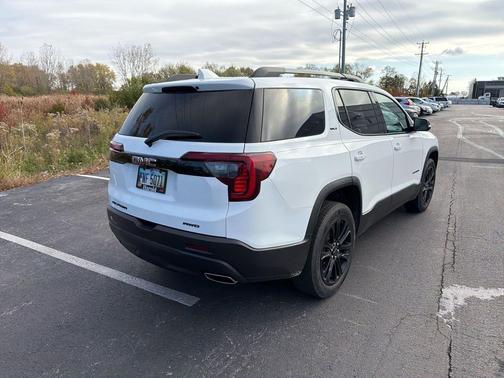 2022 GMC Acadia AWD SLT
