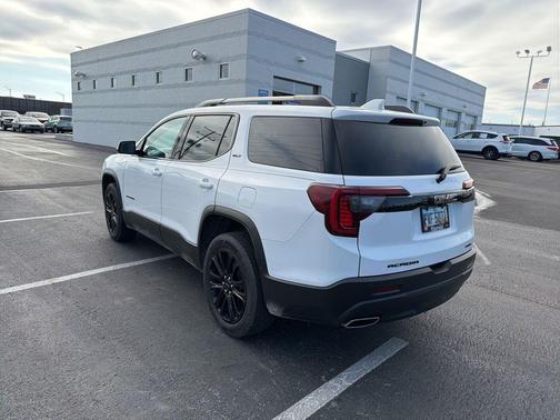 2022 GMC Acadia AWD SLT