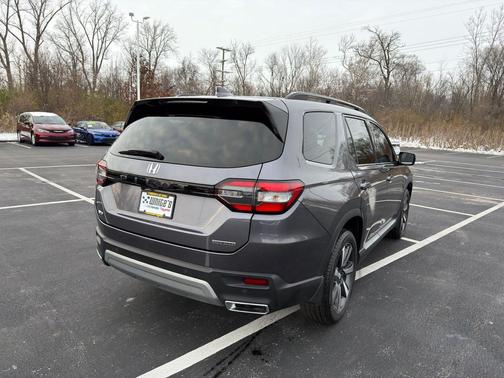 2024 Honda Pilot Touring 8-Passenger