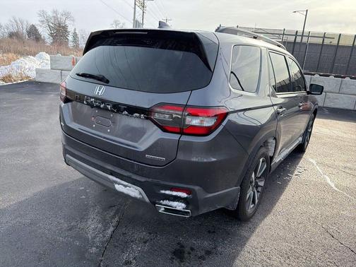 2024 Honda Pilot Touring 8-Passenger