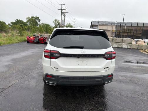 Platinum White Pearl 2025 Honda Pilot Sport
