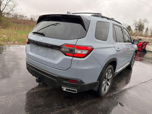 Gray 2023 Honda Pilot AWD Elite
